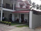 දෙමහල් නිවසක් කුලියට දීමට ඇත.